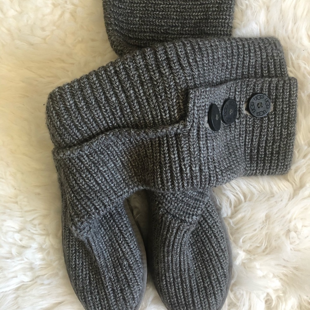Authentic UGG - Classic Cardy Boot in gray